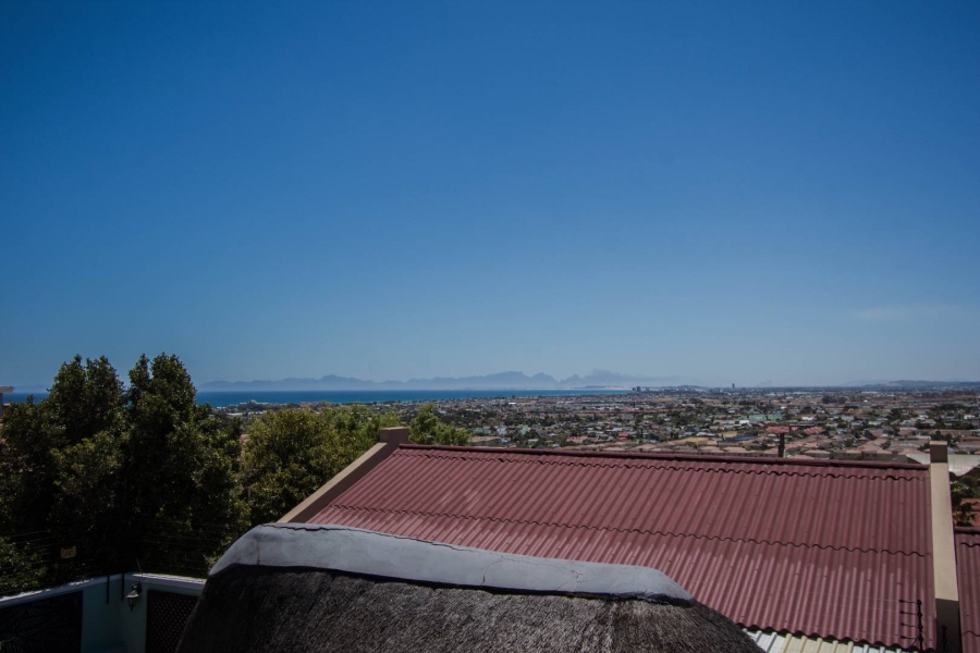 4 Bedroom Property for Sale in Mountainside Western Cape